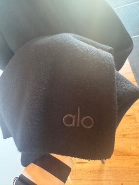 ALO BRAND NEW WITH TAGS BLACK MERINO WOOL OVERSIZED SCARF
